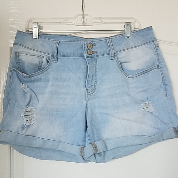 SO Pants - Light denim distressed shorts